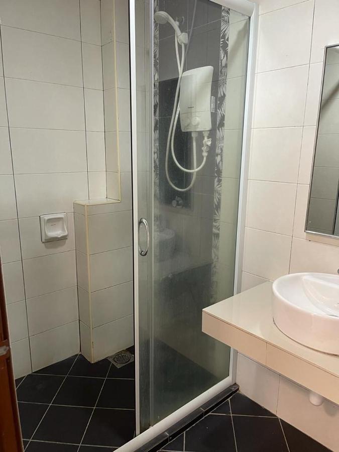 Marina Heights Hotel Residency Lumut Esterno foto